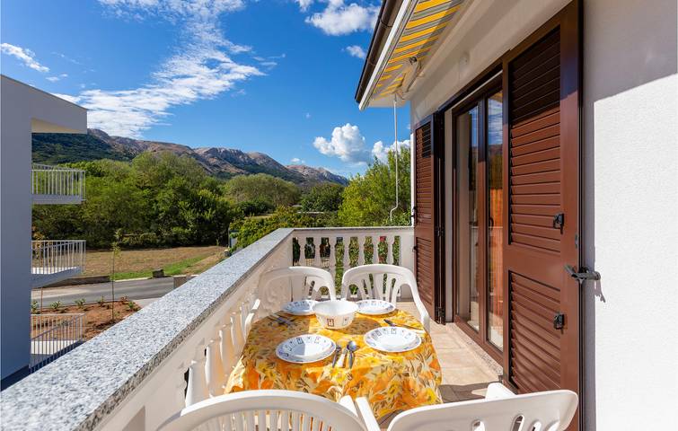 Ganze Ferienwohnung, Apartment am Strand mit WLAN, Klimaanlage, Surfmöglichkeiten und eigener Terrasse in Baska, Krk