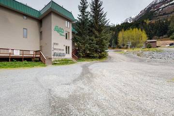 Vacation Apartment for 4 Guests in Anchorage, Alyeska, Picture 1