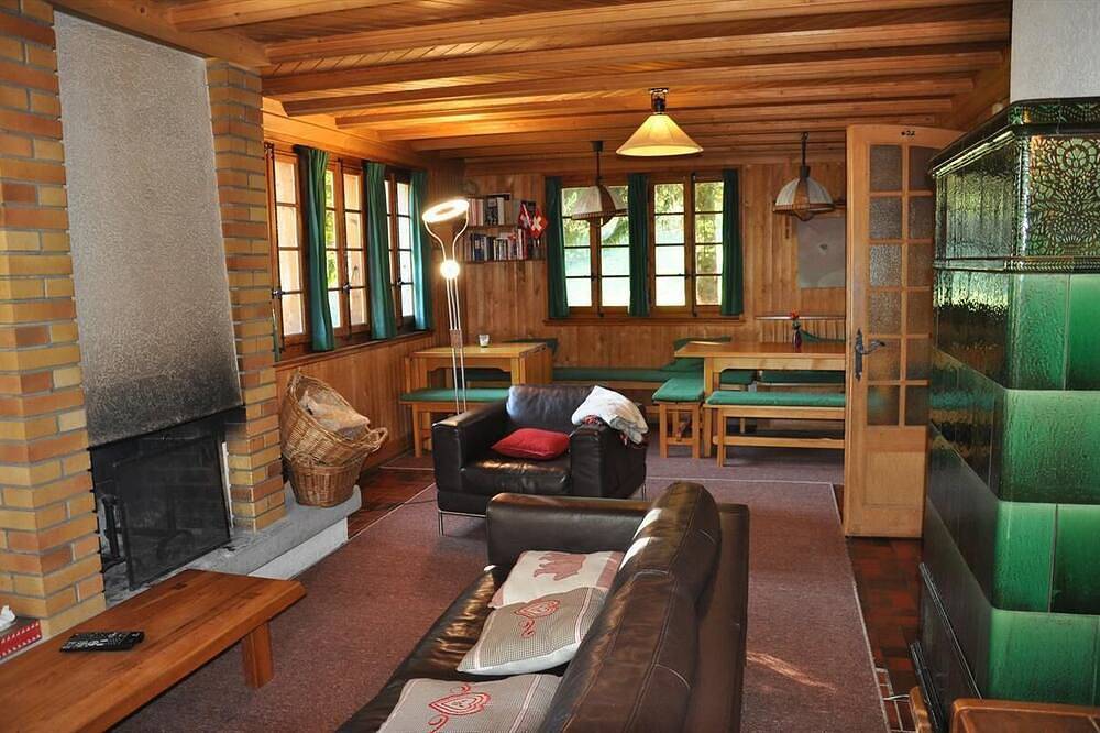 The chalet is located 200 m. from the Barboleuse gondolas linking the Villars-Gryon-Les Diablerets s in Gryon, Alpes Vaudoises