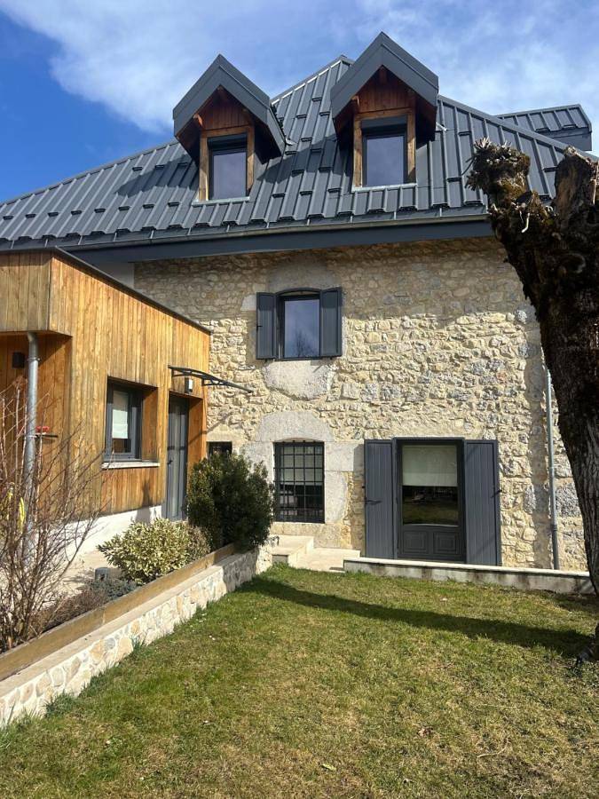 Location de vacances pour 8 personnes, avec vue et jardin à Quaix-en-Chartreuse