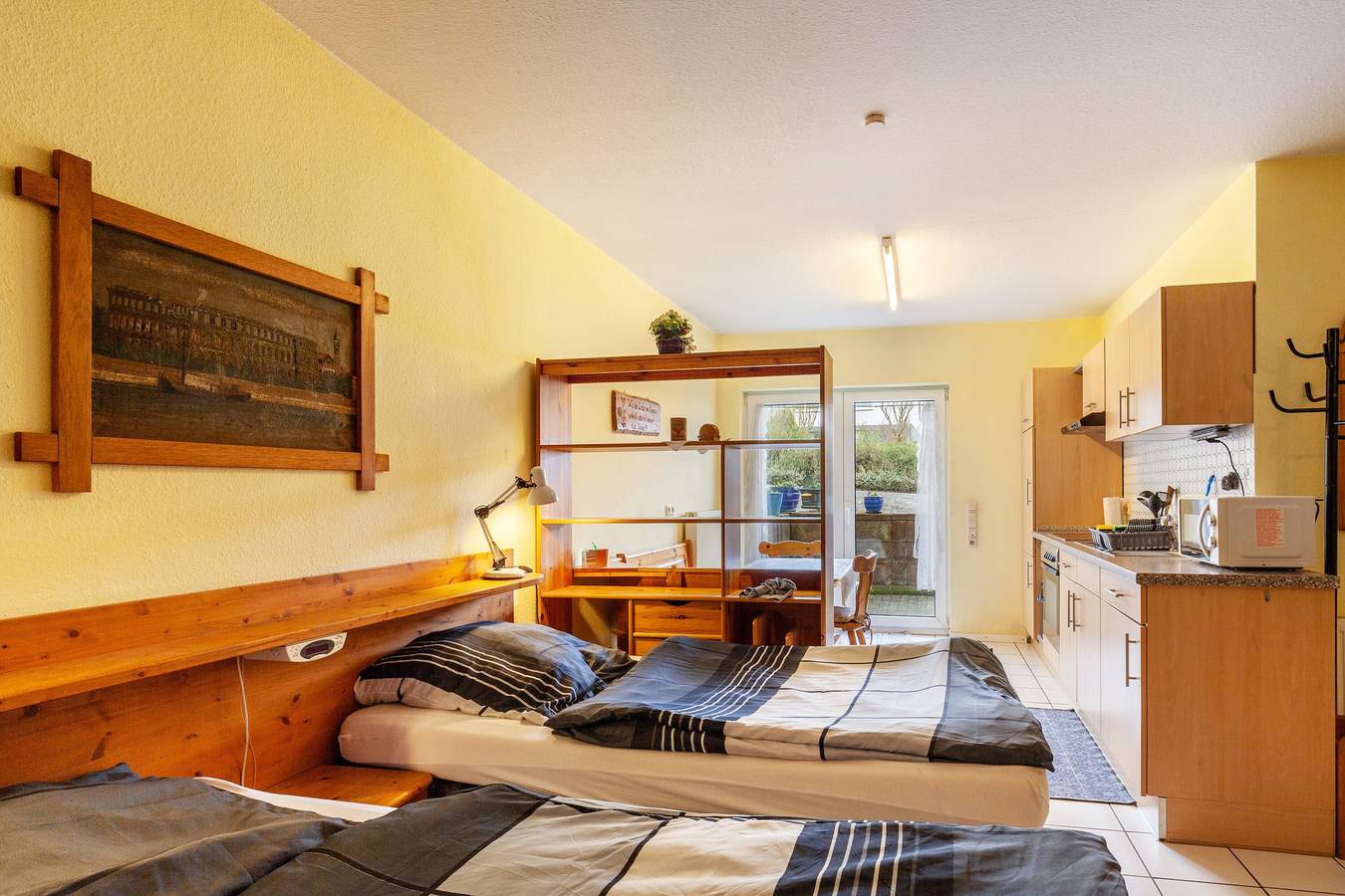 Ganzes Studio, Einzimmerapartment 'Gudrun' mit Privatterrasse, Gemeinschaftsgarten und Wi-Fi in Usingen, Hochtaunuskreis