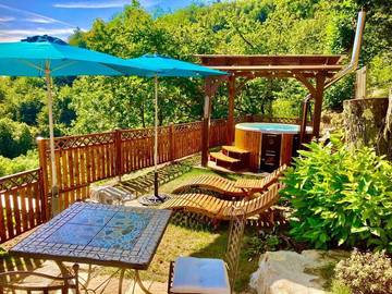 Gîte pour 2 personnes, avec vue et piscine ainsi que sauna et jardin à Asperjoc