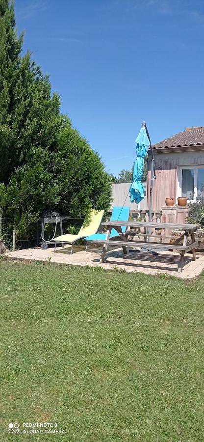 Location de vacances pour 2 personnes, avec vue ainsi que terrasse et jardin à Saint-Georges-des-Coteaux - 4