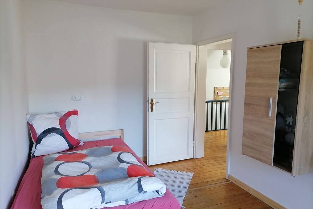 Ganze Wohnung, Helle und lichtdurchflutete Wohnung (80qm) für 5 Personen mit Kamin in Siegen, Kreis Siegen-Wittgenstein