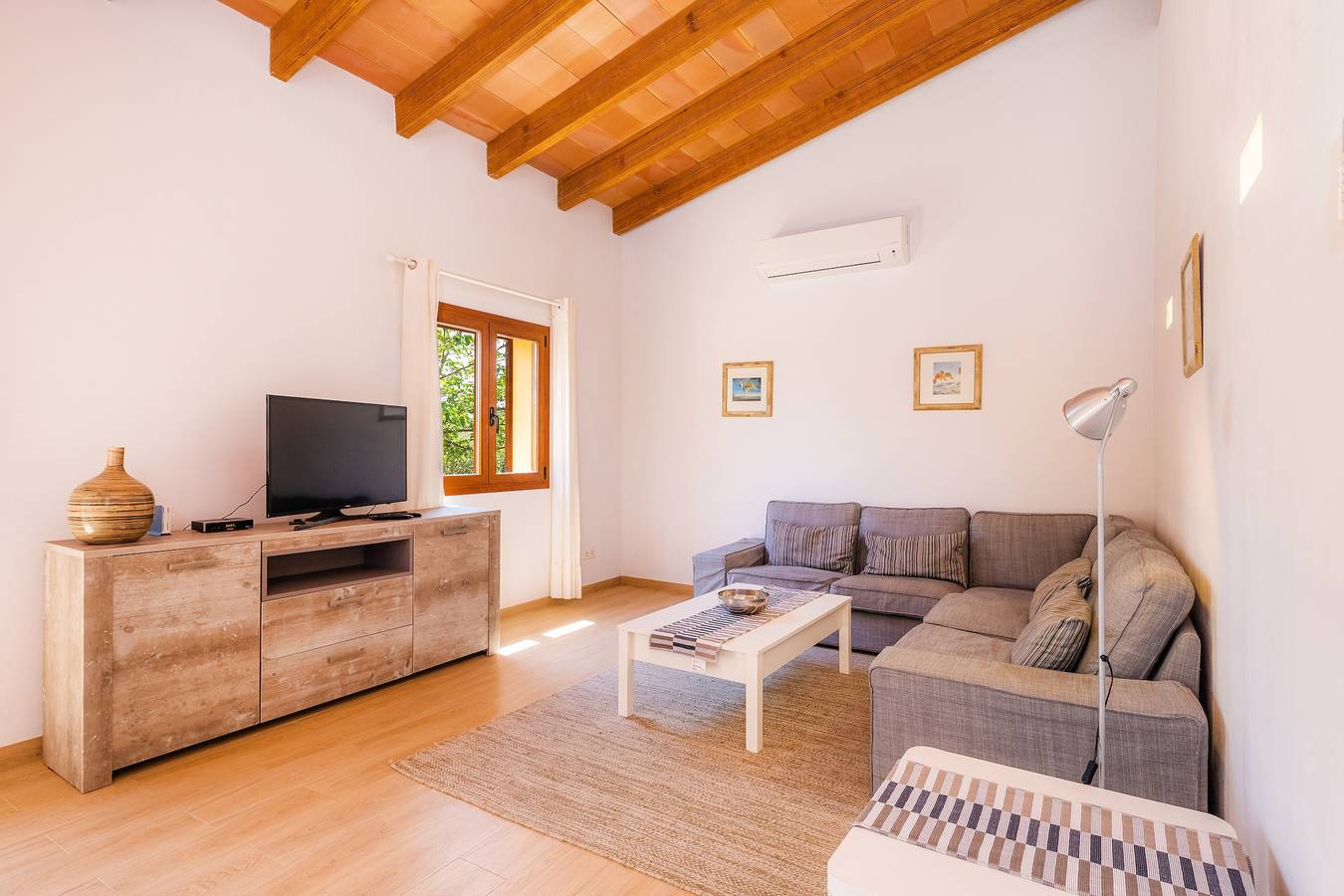 Maison "Pula Rustic", avec vue sur les montagnes, piscine et Wi-Fi. in Port Nou, Son Servera