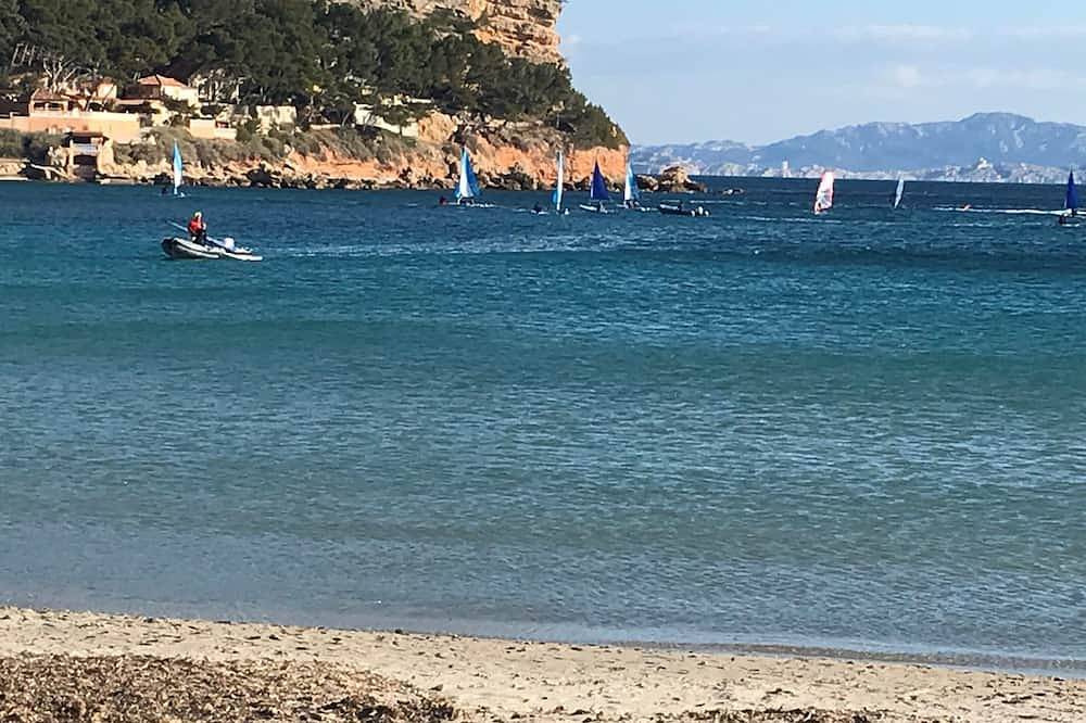 Beach house 200 m - Sailing school - 10 persons in Carry-le-Rouet, Istres region