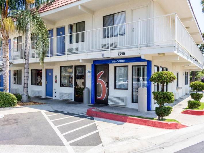Ganze Wohnung, Bakersfield | 1 Doppelbett | Barrierefrei/Badewanne in Bakersfield, Kern County