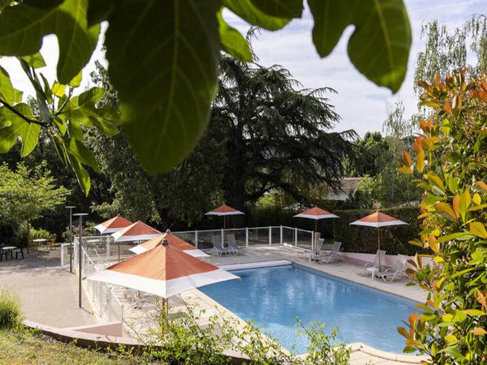 Location de vacances pour 2 personnes, avec terrasse ainsi que sauna et piscine, adapté aux familles à Gréoux-les-Bains