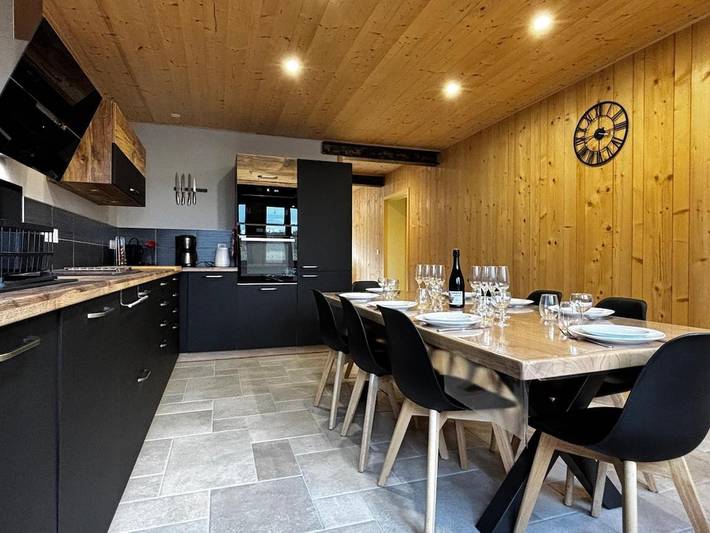 Location de vacances pour 6 personnes, avec vue et jardin à Aromas