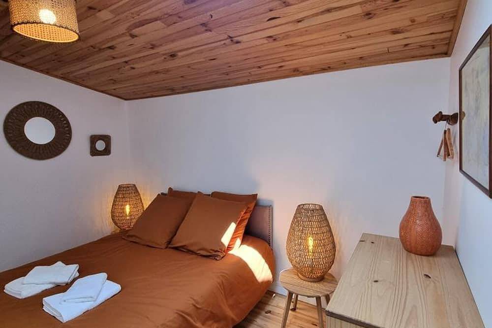 Gîte spacieux avec spa et jardin pour 10 personnes in Saint-Denis-sur-Coise, Montbrison