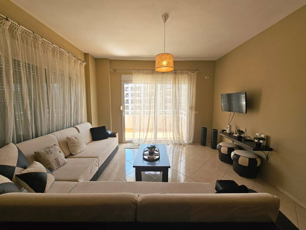 Ganze Ferienwohnung, Ferienwohnung für 5 Personen mit Balkon in Sarandë, Vlorë