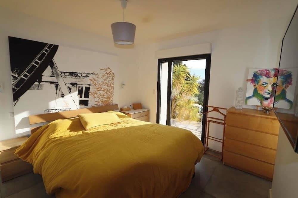 Contemporary house in the garrigue in Pignan, Côte d'Améthyste