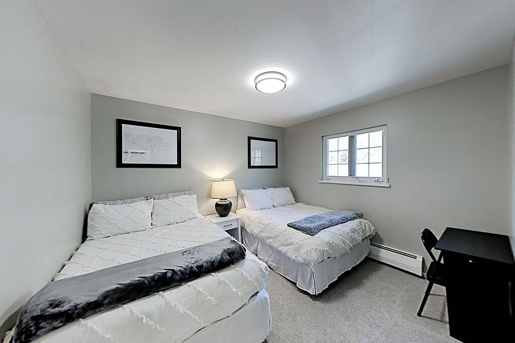 Ganze Wohnung, Mountain Views at Vail East | Fireplace, Desk, Walk to Vail Shuttle & Trails in Bighorn, Vail