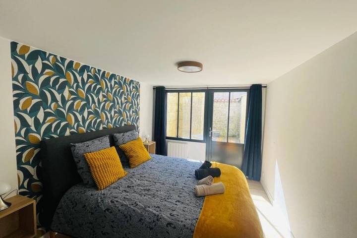 Gîte pour 4 personnes, avec terrasse dans Office De Tourisme Saint Jean D Angely - 2