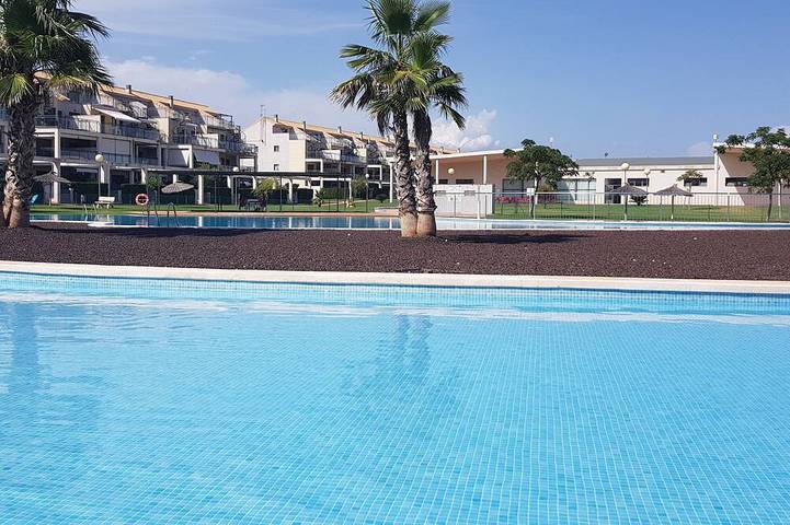 Apartamento de vacaciones para 6 personas, con terraza además de jardín y piscina - 1