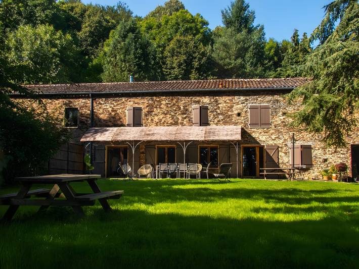 Entire studio, Holiday Home “Studio de la Fontaine” with Mountain View, Wi-Fi, and Air Conditioning in Les Cammazes, Lauragais