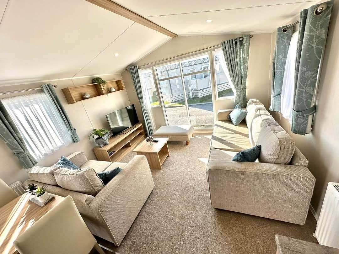 Trecco Bay - Sleeps 6 - Pet Friendly - Parking in Porthcawl, Bridgend region