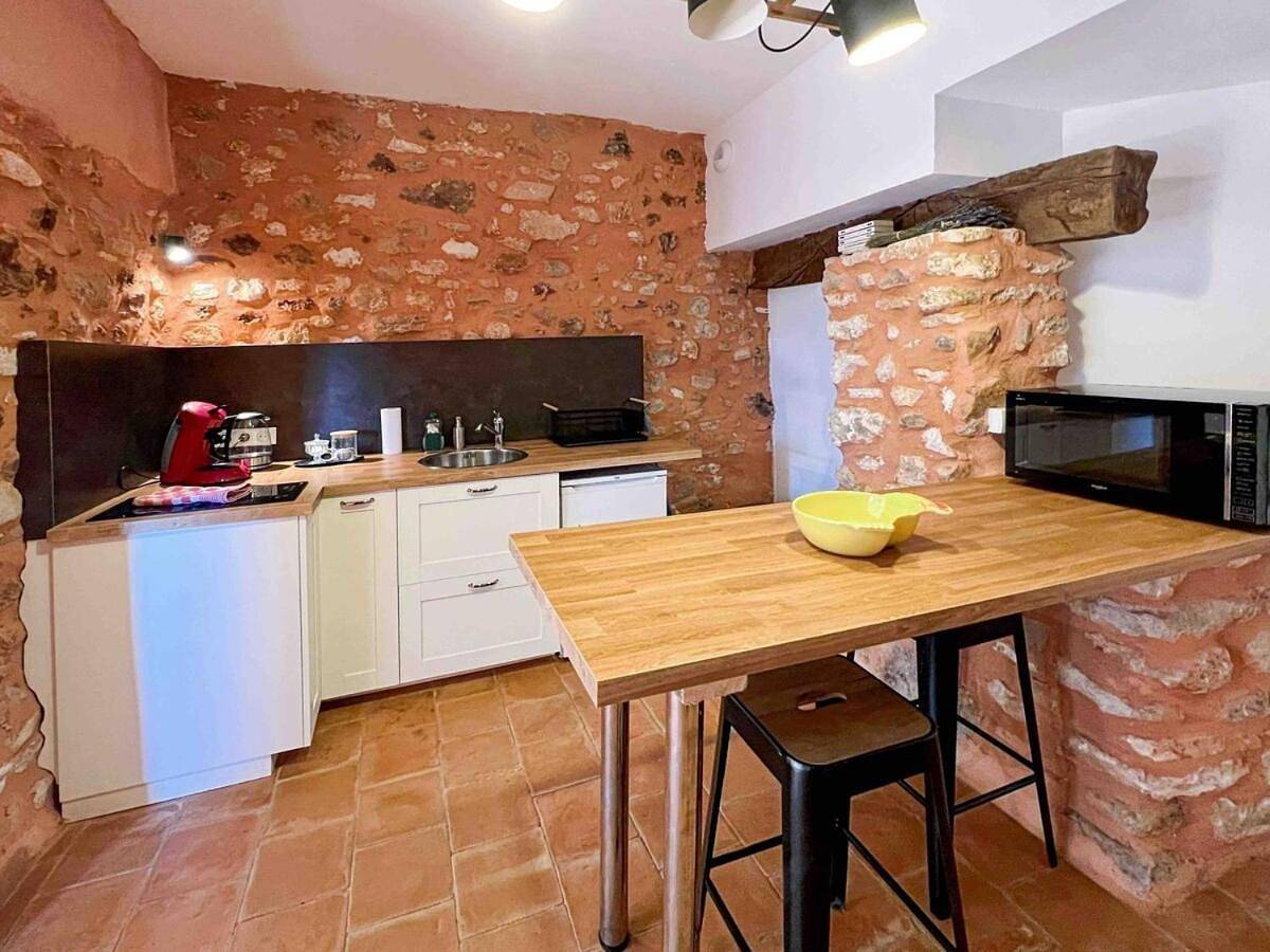 Appartement entier, One-Bedroom Apartment in Roussillon, Parc naturel régional du Luberon