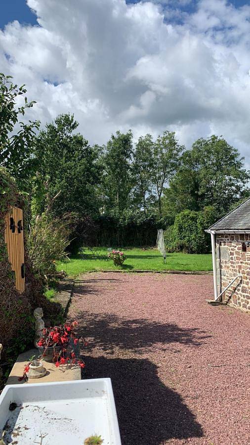 Location de vacances pour 6 personnes, avec vue et jardin à Ver (homonymie) - 2