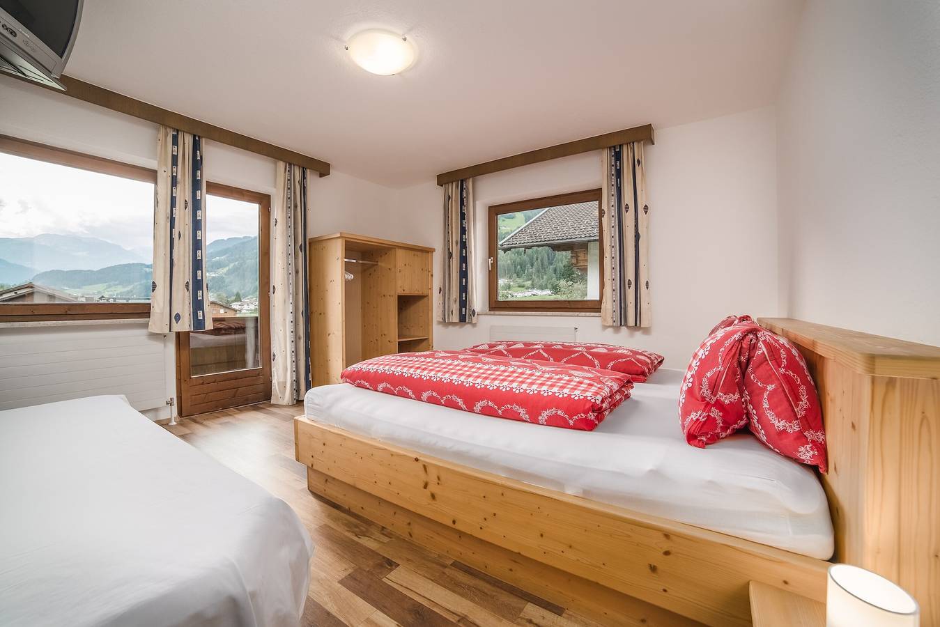 Entire apartment, Apartment 'Oberanger' with Mountain View, Shared Garden and Wi-Fi in Tux Alps, Kaltenbach
