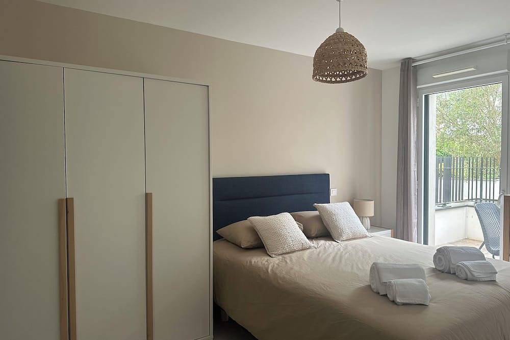 Entire apartment, Apartment with terrace + private parking in La Rochelle, La Rochelle region