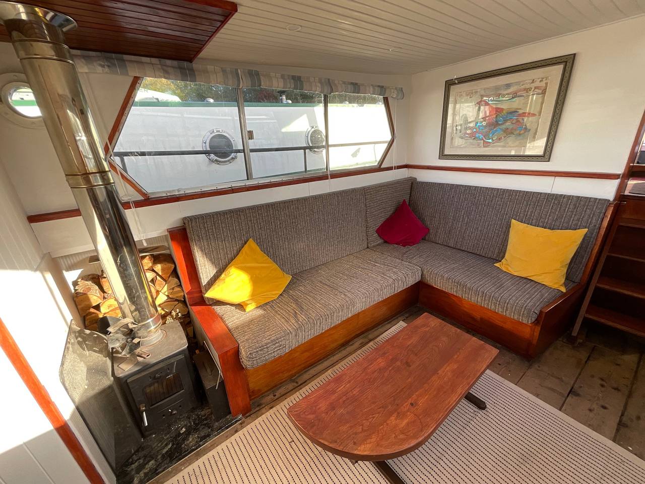 Riverside Boat Stay Perfect for Mini Breaks in Eye and Dunsden, North Wessex Downs