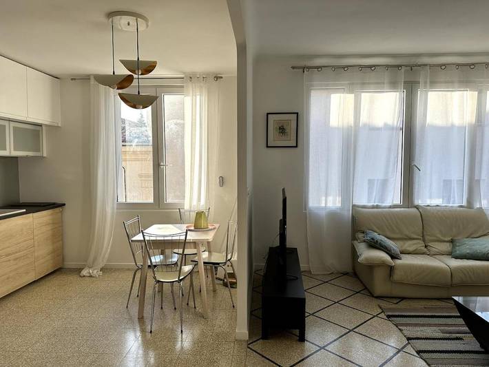 Gîte pour 6 personnes, avec balcon et jacuzzi dans Theatre Du Balcon