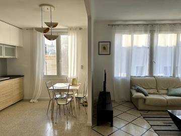 Gîte pour 6 personnes, avec balcon et jacuzzi dans Theatre Du Balcon