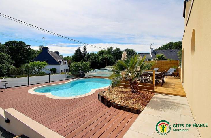 Gîte pour 8 personnes, avec terrasse ainsi que piscine et jardin à Riantec - 3
