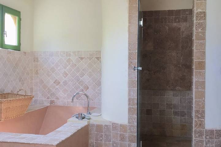 Gîte pour 8 personnes, avec jardin à Vauvenargues - 2