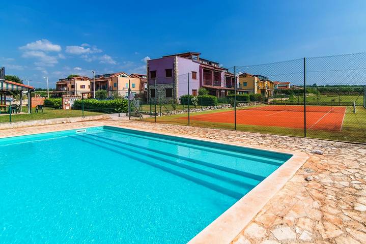 Ferienwohnung für 5 Personen, mit Pool und Balkon in Nova Vas - 2