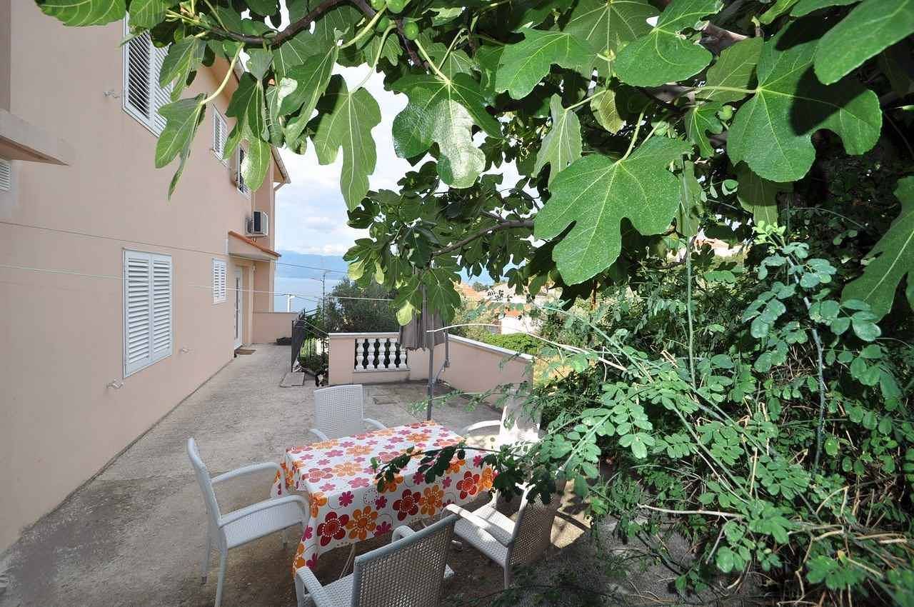 Ganze Ferienwohnung, Ferienwohnung 200 m vom Meer entfernt  in Vrbnik, Krk