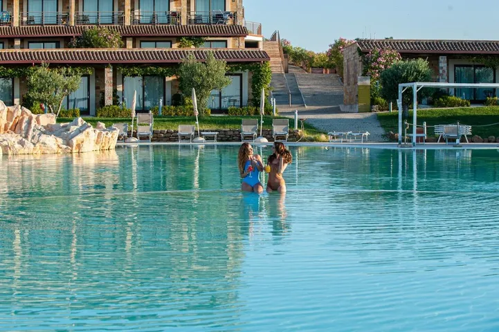 Resort für 2 Personen, mit Pool und Whirlpool sowie Garten - 1