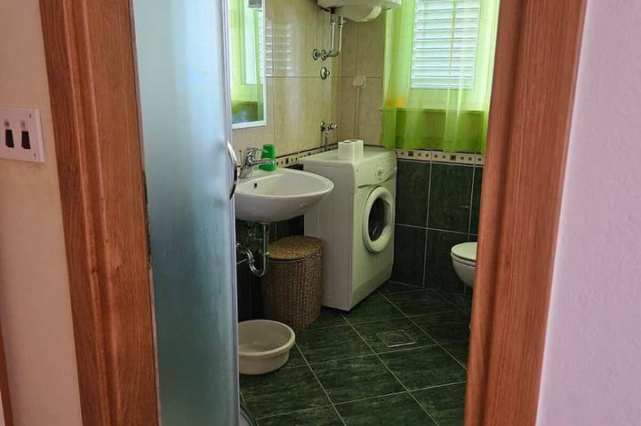 Appartement entier, Appartement dans Preko avec vue mer, terrasse, Climatisation, WIFI (4574-1) in Preko, Île d'Ugljan