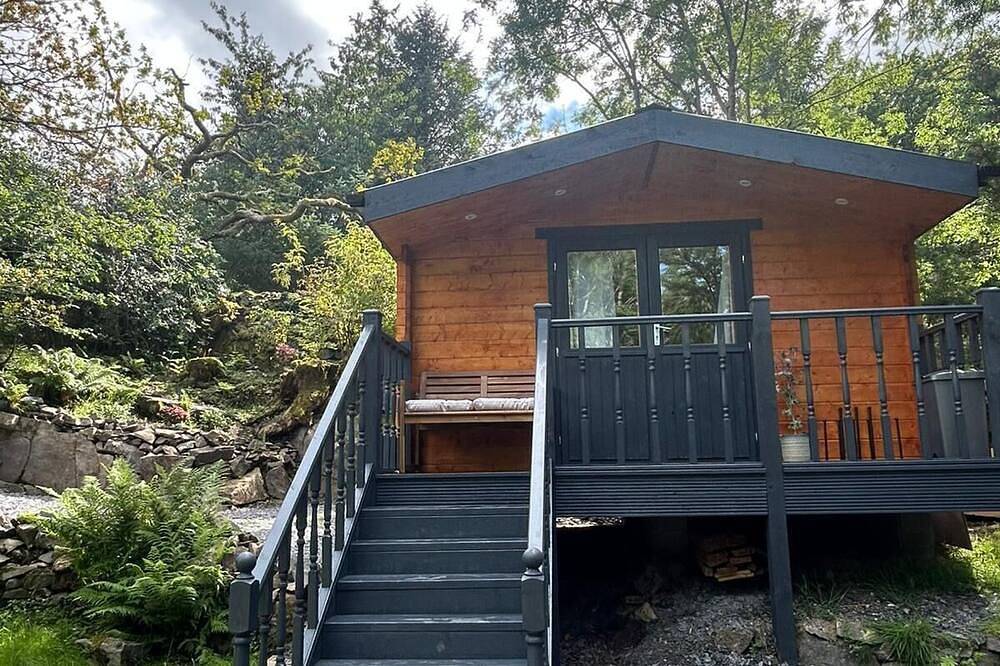 Cabin On The Foot Of Snowdon in Snowdonia