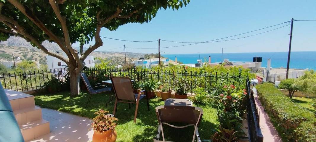 Ferienwohnung für 2 Personen, mit Balkon und Terrasse sowie Garten und Ausblick