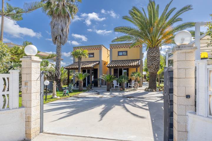 Casa vacanza per 9 persone, con Balcone e Giardino a Santa Maria del Focallo