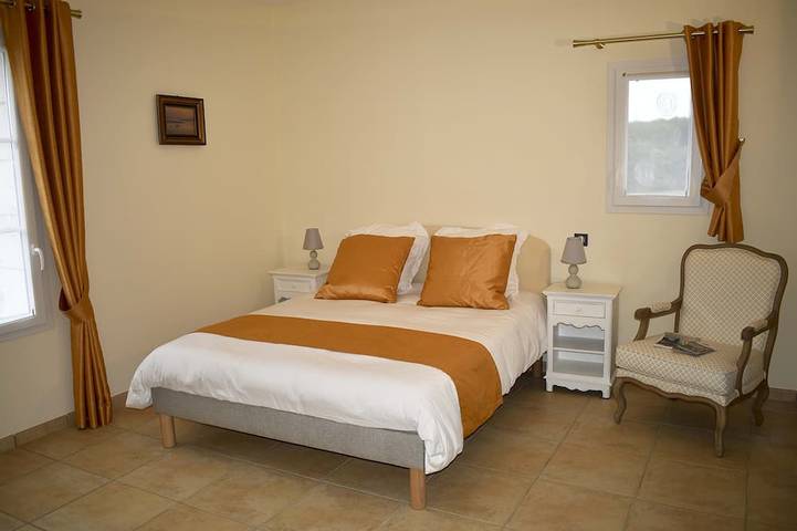 Location de vacances pour 2 personnes, avec jardin ainsi que terrasse et piscine, animaux acceptés à Cause-de-Clérans - 2