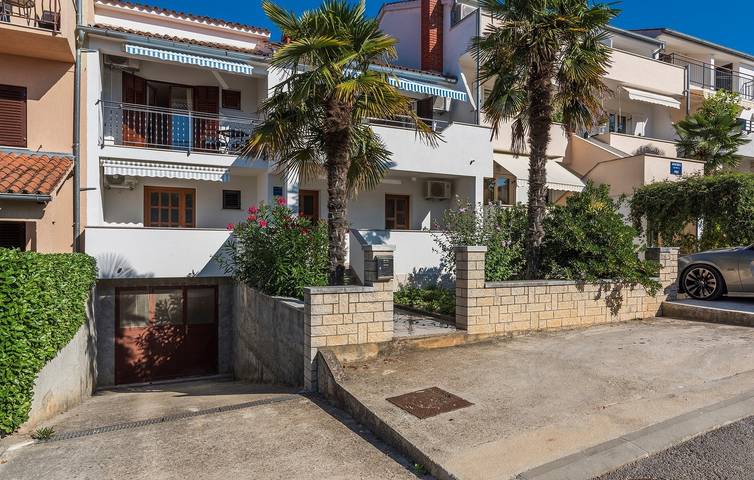 Ferienwohnung für 4 Personen, mit Balkon/Terrasse in Funtana - 2