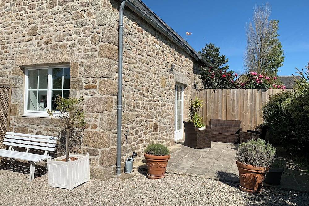 Small cottage in Réville near the sea, ideal for a family with two children in Réville, Cherbourg und Umgebung