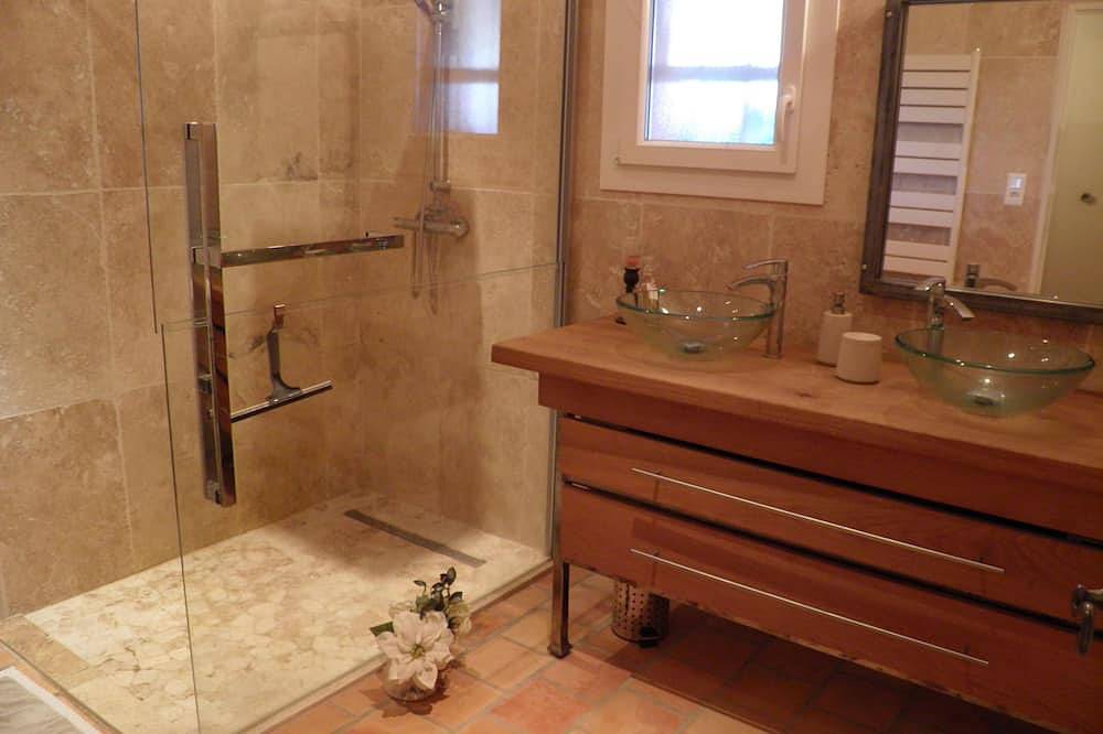 Hübsche provenzalische Villa am Fuße des Monts de Vaucluse in Velleron, Vaucluse