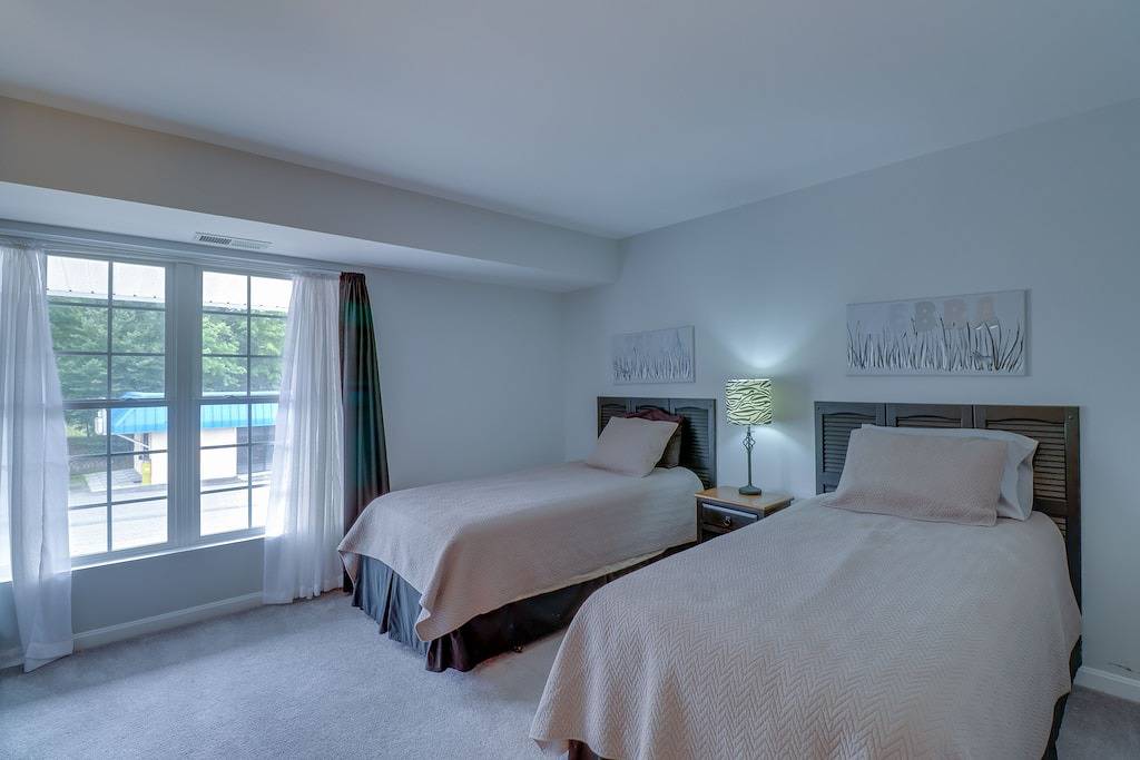 Ganze Wohnung, Wohnung im zweiten Stock mit Küche, Nutzung des Bootsbelegs und Waschmaschine / Trockner in Lake Anna