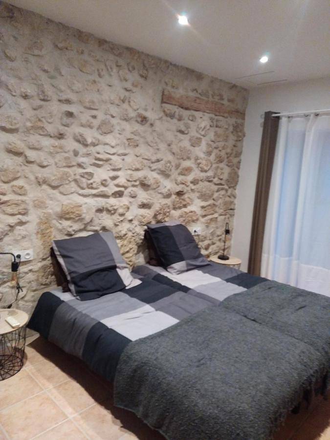 Chambre d’hôte pour 3 personnes, avec jardin et piscine à La Roque-d'Anthéron - 2
