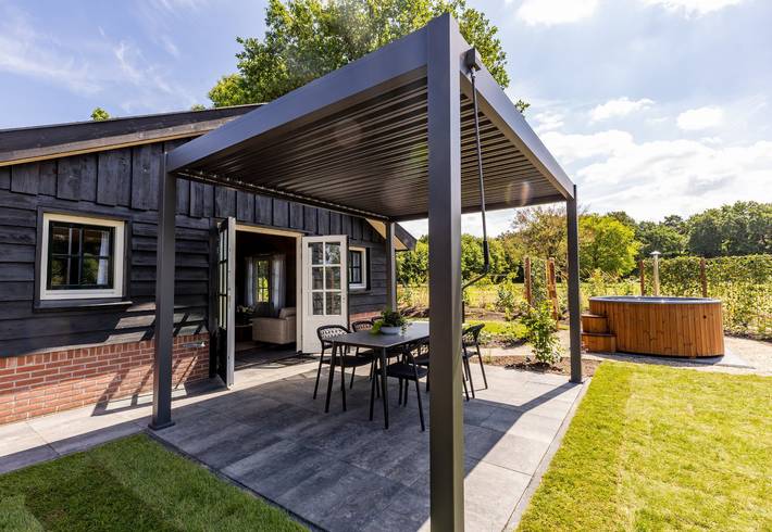 Ferienhaus für 6 Personen, mit Balkon/Terrasse und Terrasse sowie Garten und Sauna