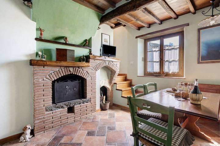 Casa 'Marisa' – Prato Fiorito with Mountain View, Shared Pool & Private Garden in Bagni di Lucca, Lucca Province