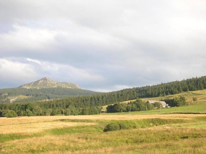 Location de vacances pour 2 personnes, avec terrasse et jardin dans Mont Mézenc - 2