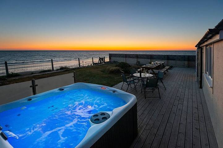 Holiday rental for 10 people, with terrace and hot tub in Tywyn