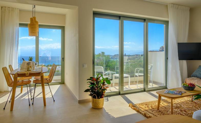 Appartement de vacances pour 6 personnes, avec piscine ainsi que jardin et balcon, adapté aux familles