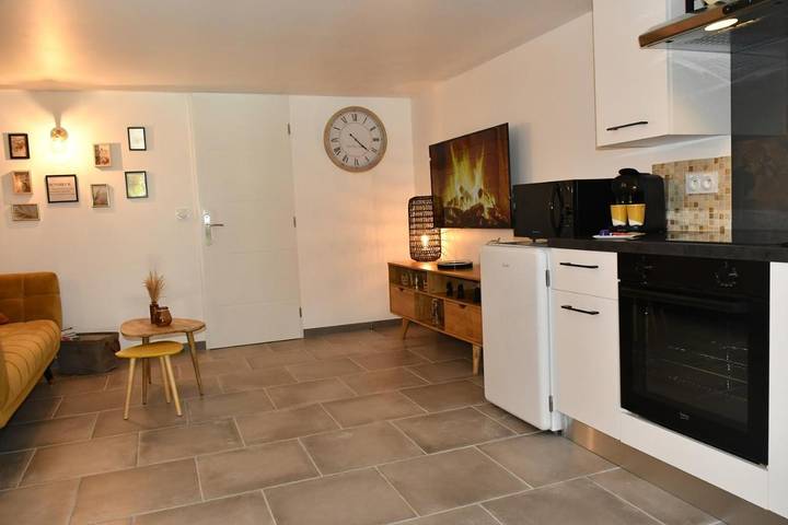 Gîte pour 2 personnes, avec jardin et piscine à Azé (Saône-et-Loir) - 4