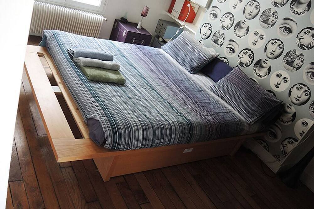 Stylish Private Suite + Sunny Balcony Paris in Parigi, Ile-de-France